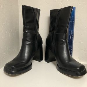 Sketchers Somthin Else black heel boots Size 9